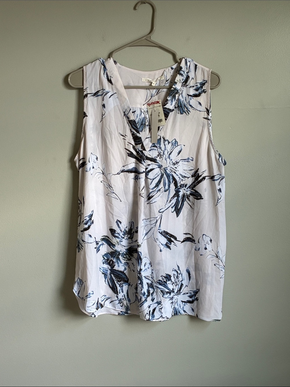 Violet & Claire Pale Pink and White Sleeveless V-Neck Top with Blue Floral Print
